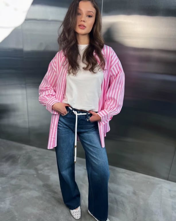 Outfit ideas with jeans and a white T-shirt