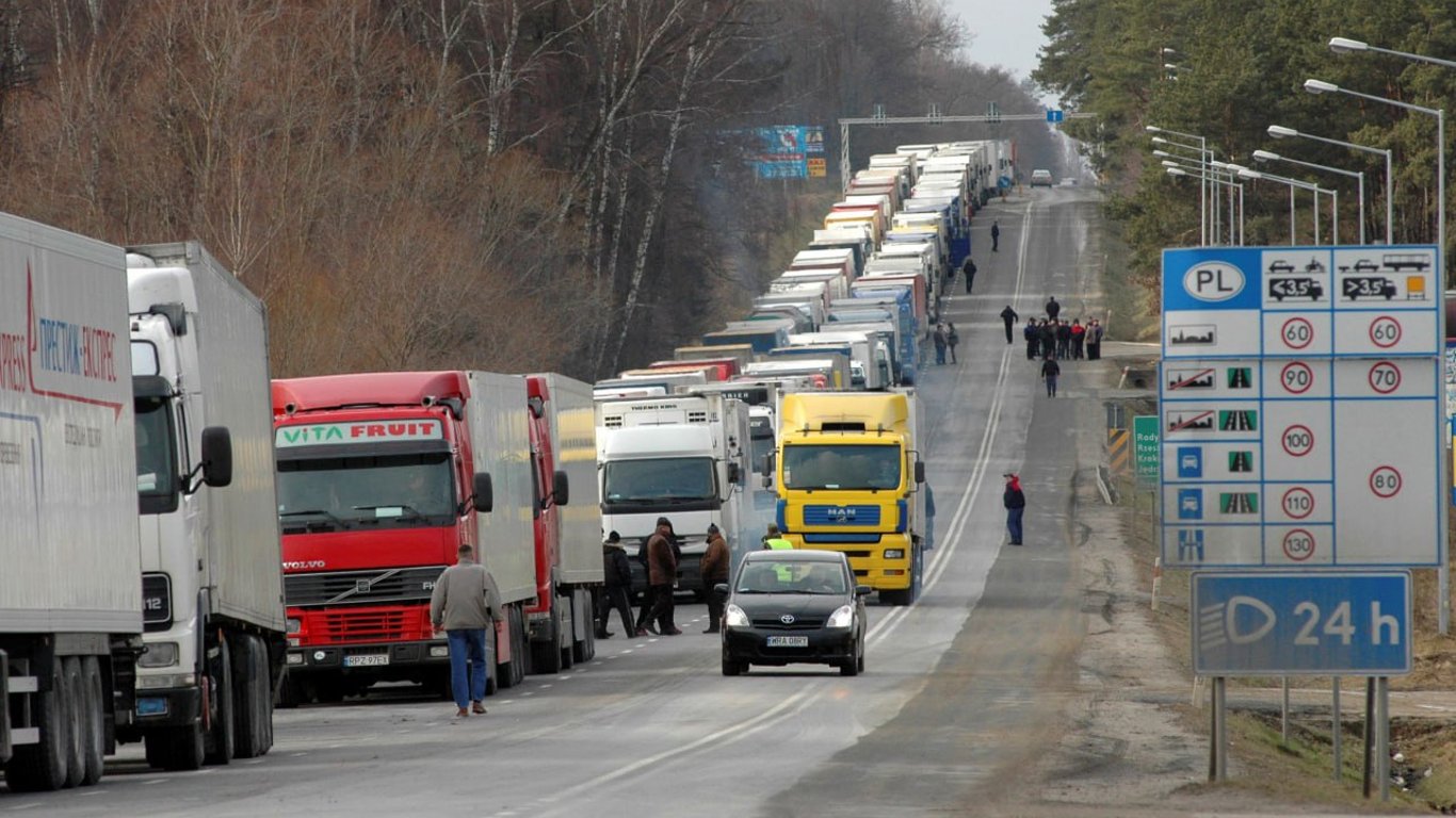Сколько потеряла средств экономика Украины из-за забастовок на границе с Польшей