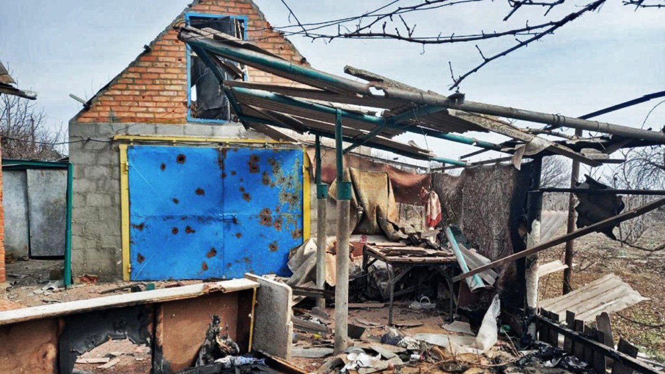 ​​​​​​​За три дні росіяни обстріляли понад 20 сіл і міст на Запоріжжі: поліція показала наслідки