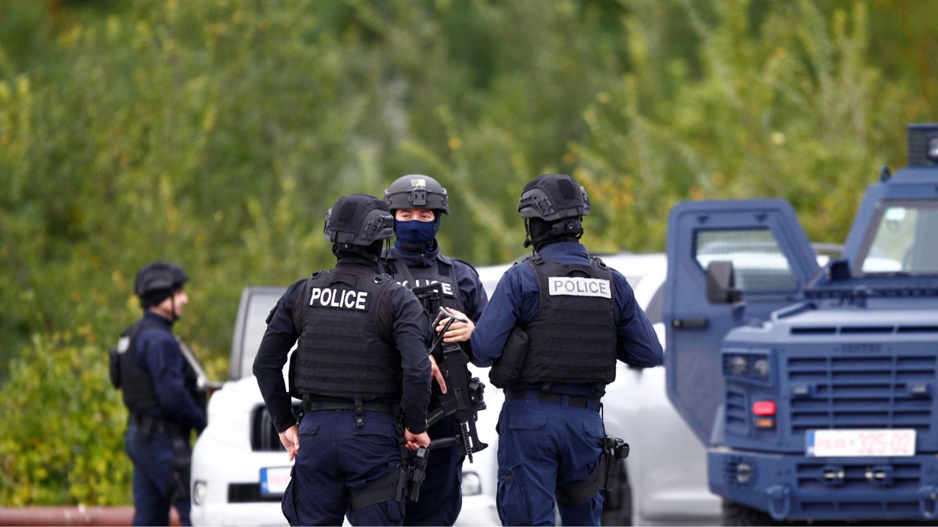 Полиция восстановила контроль на территории в Косово, которую захватили вооруженные люди