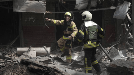 В ГСЧС показали последствия российской атаки на Киев - 285x160