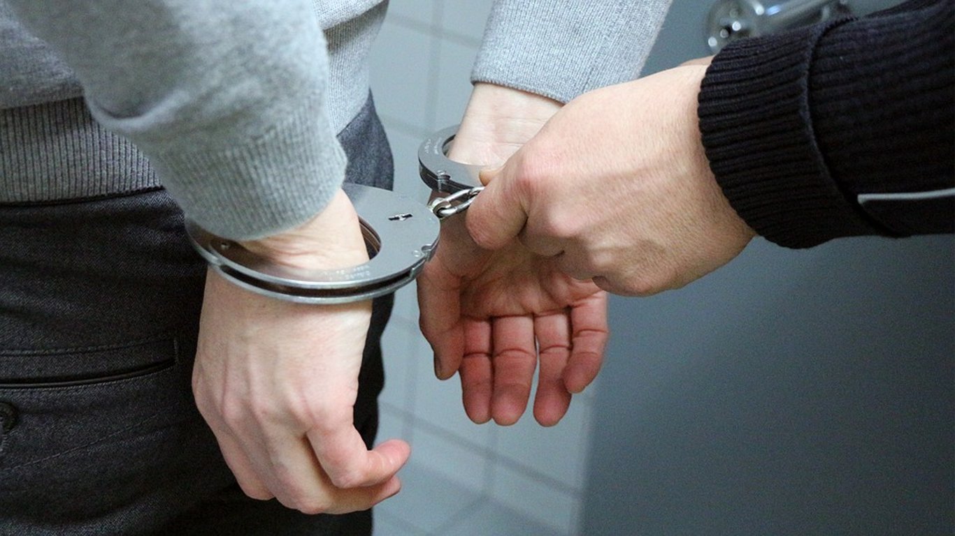 На Львівщині затримали чоловіка, який організував у себе вдома наркопритон