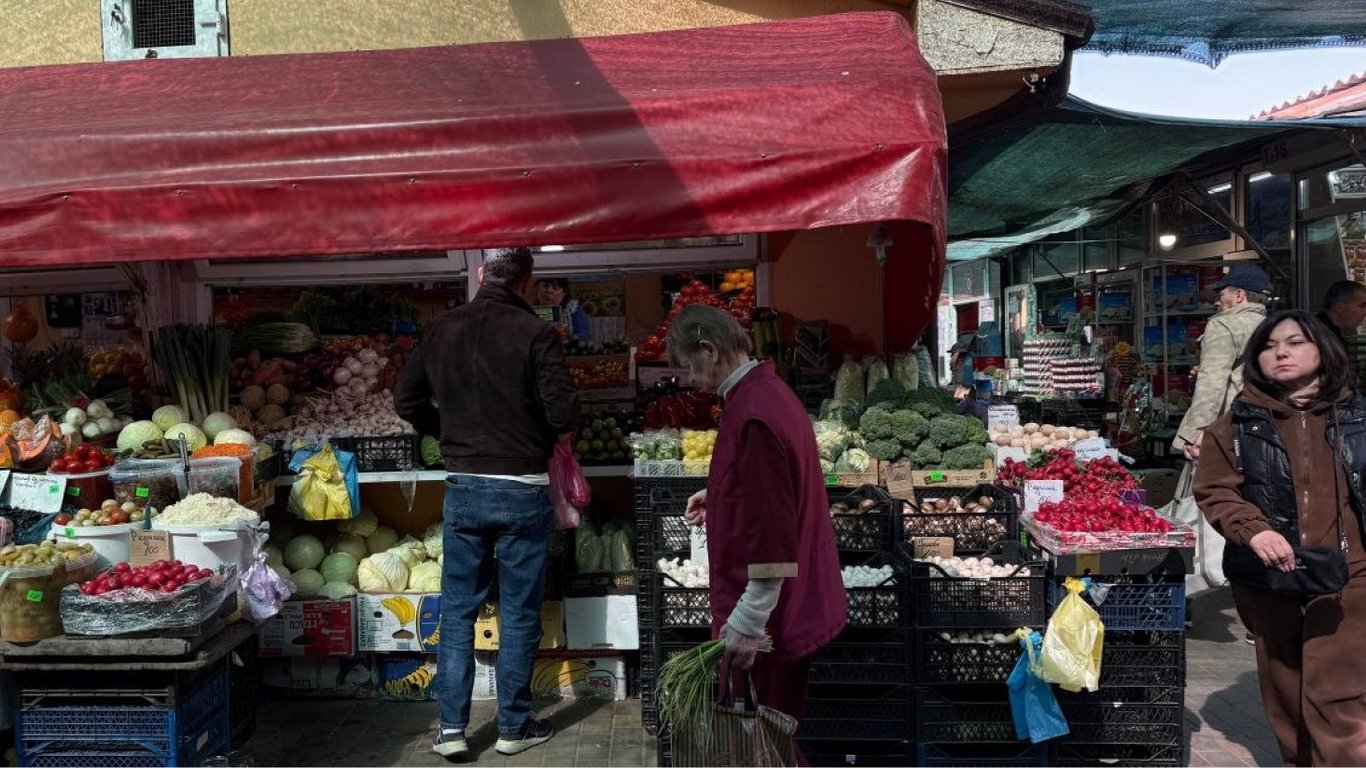 Спрос на фрукты в Одессе растет: цены на Новом базаре