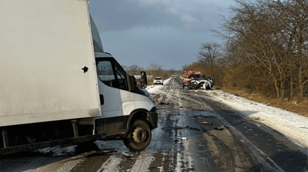 Фатальний обгін — під Одесою в ДТП загинув водій легковика - 285x160