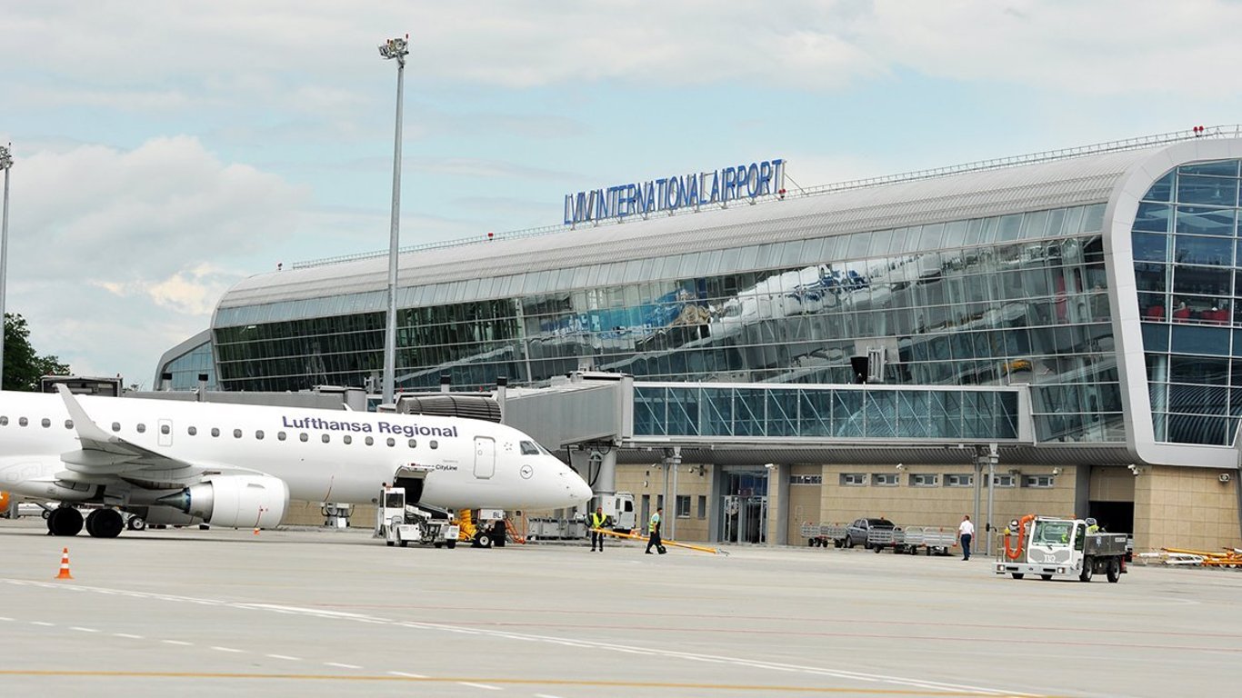 Во Львове могут открыть аэропорт, но при одном условии