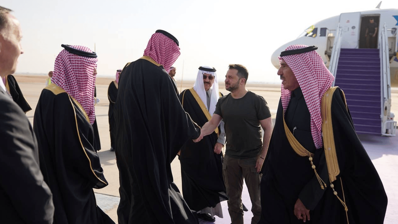 Зеленский прибыл с визитом в Саудовскую Аравию