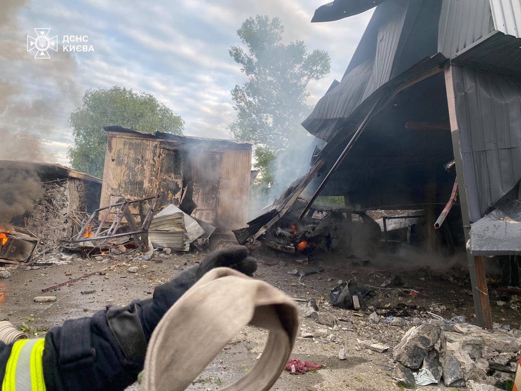 У Києві сталася пожежа в ніч на 31 травня через ракетний удар