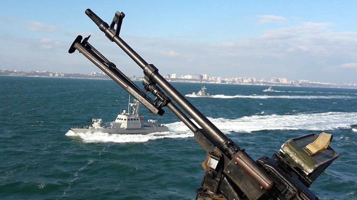 Росіяни знову вивели кораблі у Чорне море — куди зникли ракетоносії