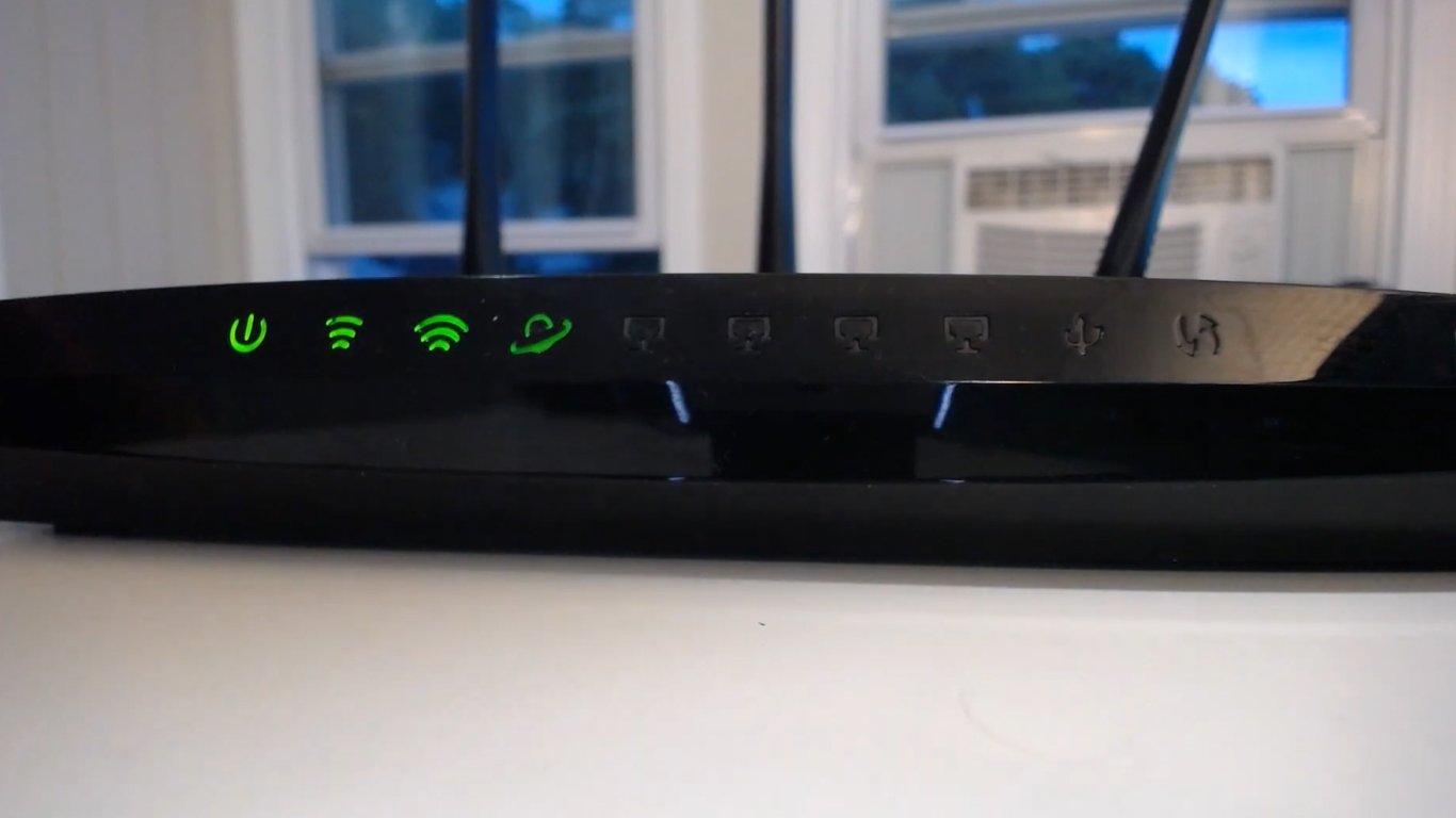 Що означають лампочки на роутері: коли миготіння є нормою