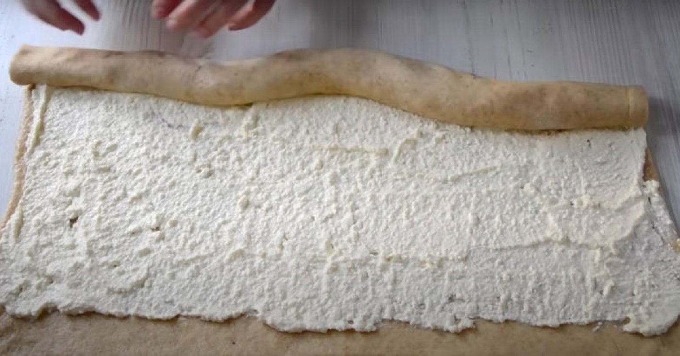 Булочки-равлики з сиром - покроковий рецепт