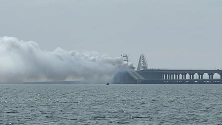 Британська розвідка пояснила джерело диму в районі Кримського мосту - 285x160