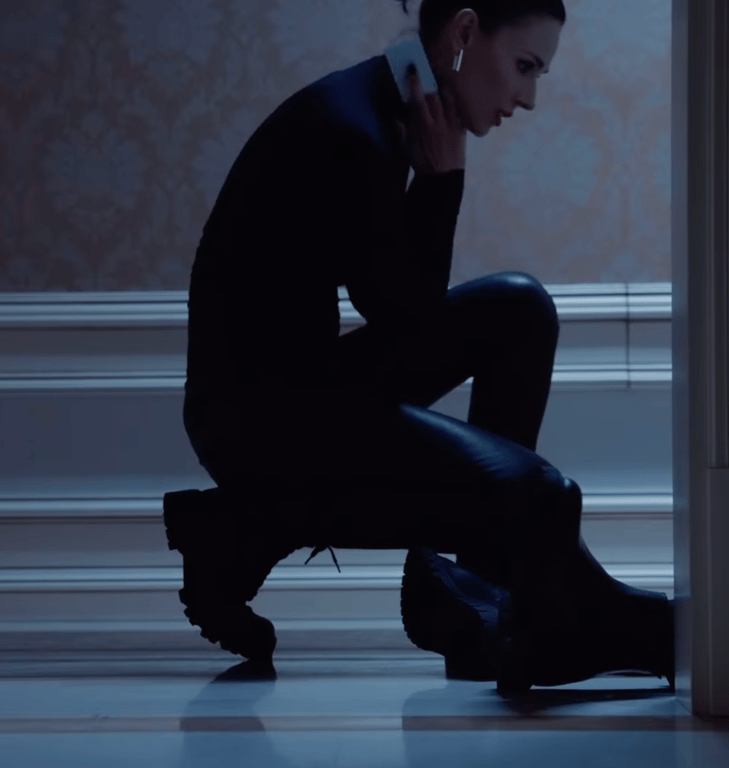 Єфросиніна перевтілилася у яскраву крадійку заради збору для ЗСУ - фото 1