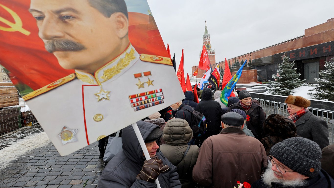 Как путин стремится "догнать и перегнать" Сталина