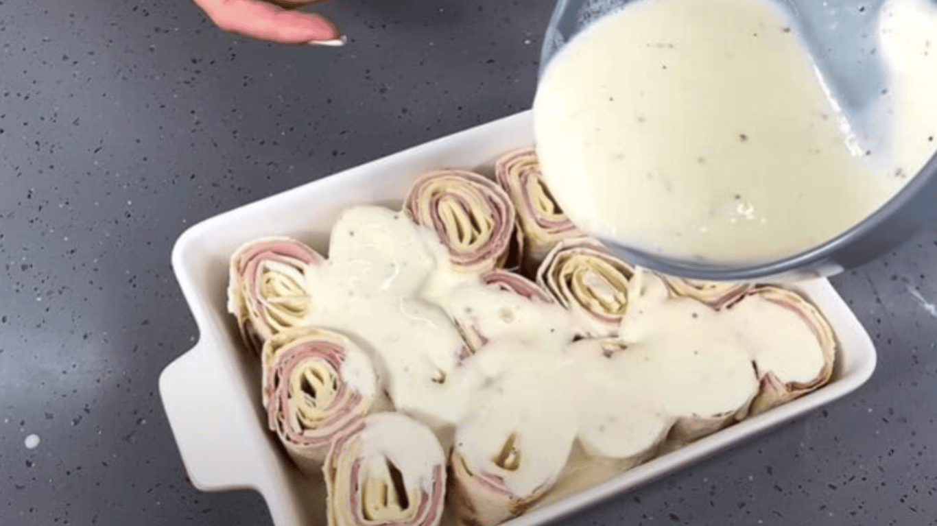 смачні рулетики з лаваша з шинкою та сиром у духовці на вечерю