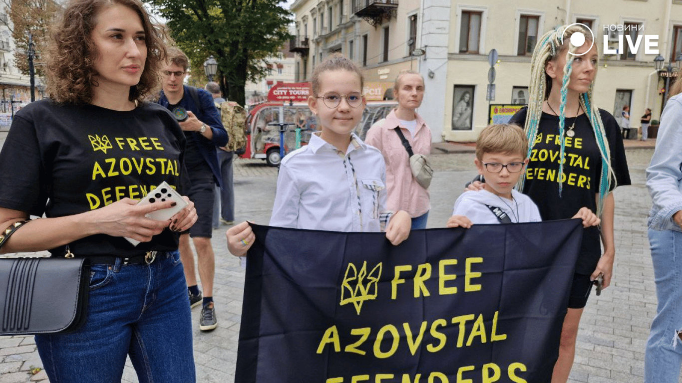 Поверніть героїв живими — в Одесі відбулася акція на підтримку військовополонених - фото 5