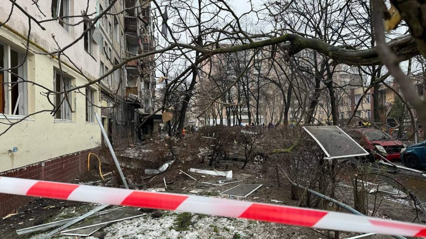 Последствия вражеской атаки в Днепровском районе.