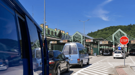 Выезд за границу 18-22 — сколько украинцев заехали в Польшу - 285x160