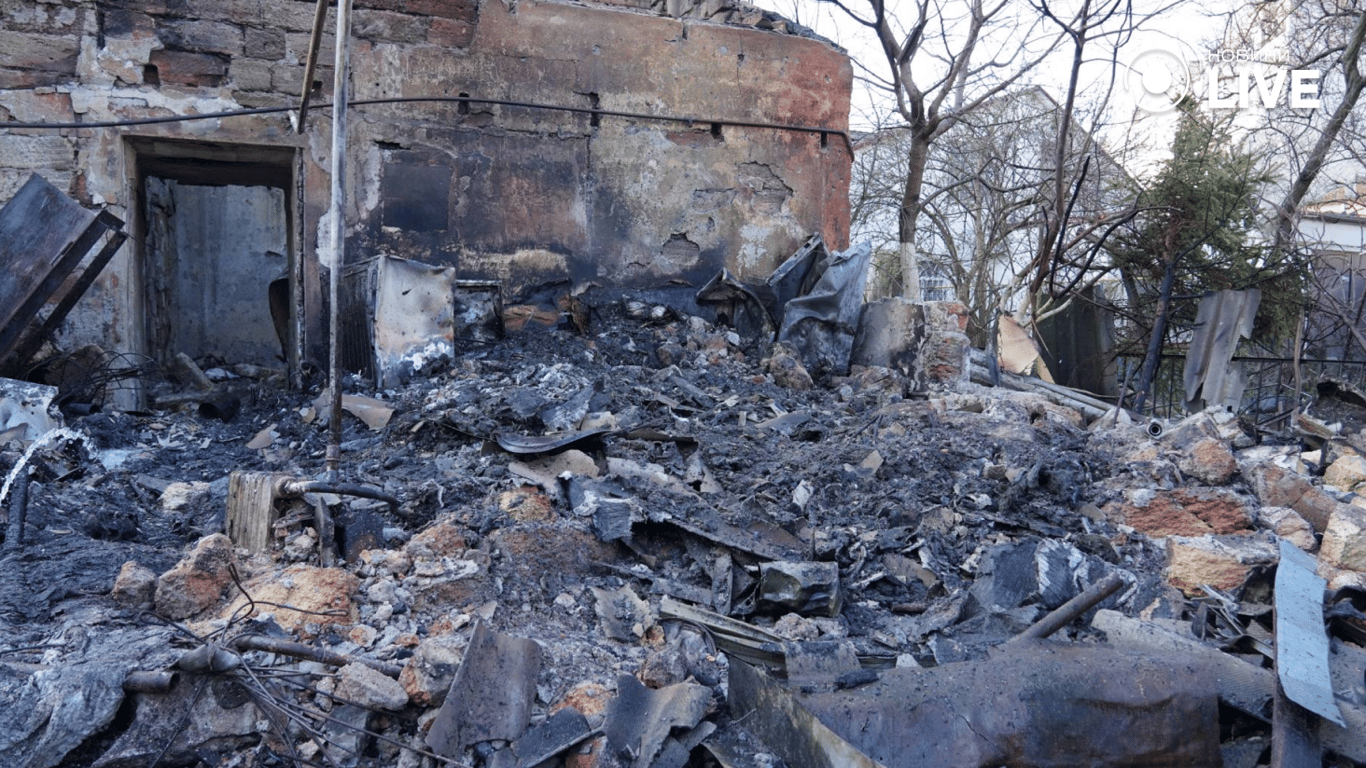 Будинок зазнав значних руйнувань після удару