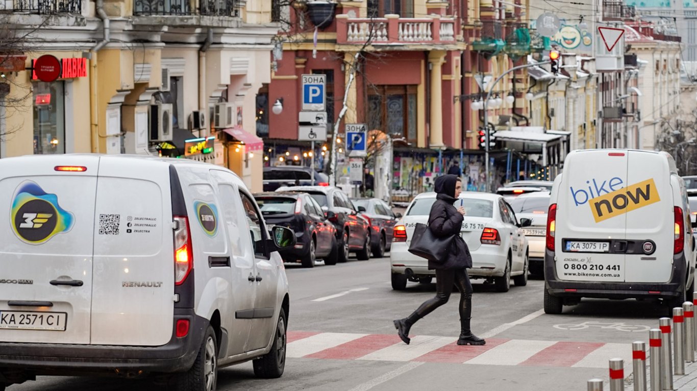 Столичними вулицями дозволять їхати швидше: на яких вулицях в Києві діятиме нововведення