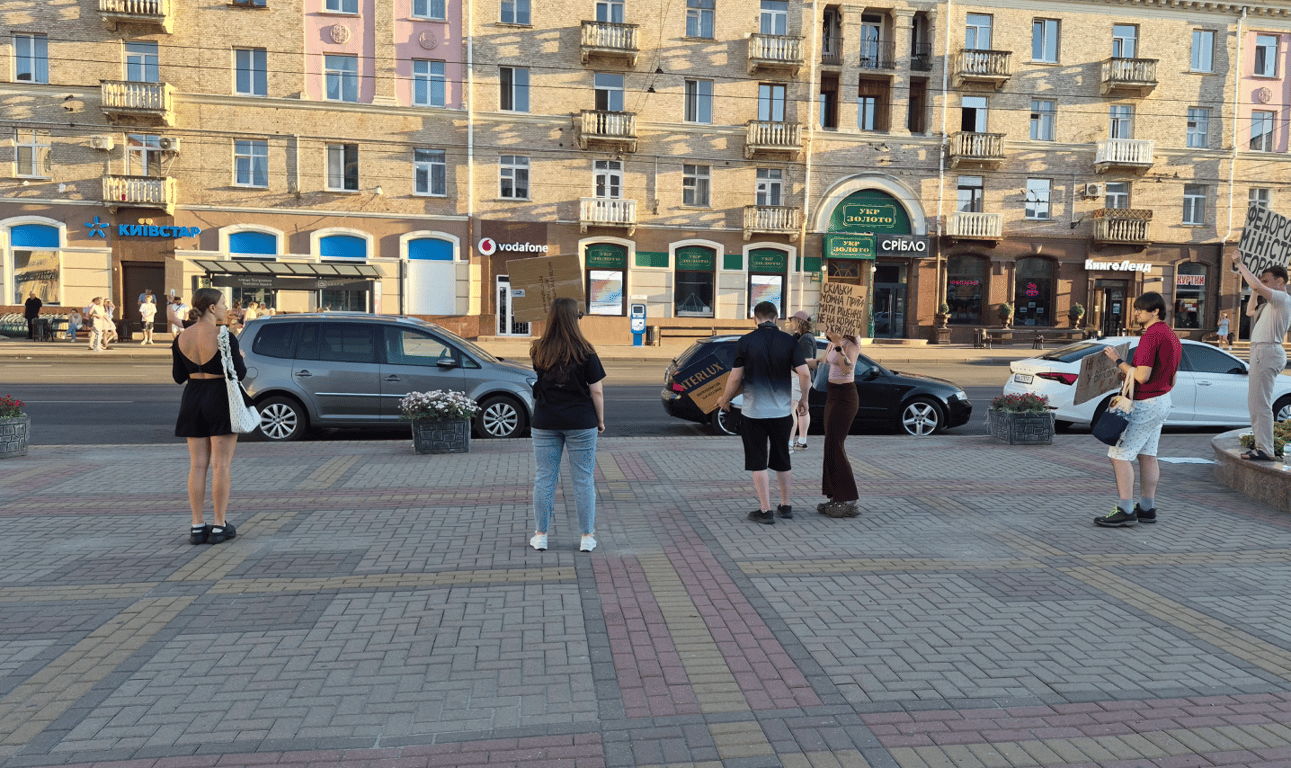 "Питання не закрите": у містах України 25-й день тривають протести за повернення Федорова в МО - фото 3