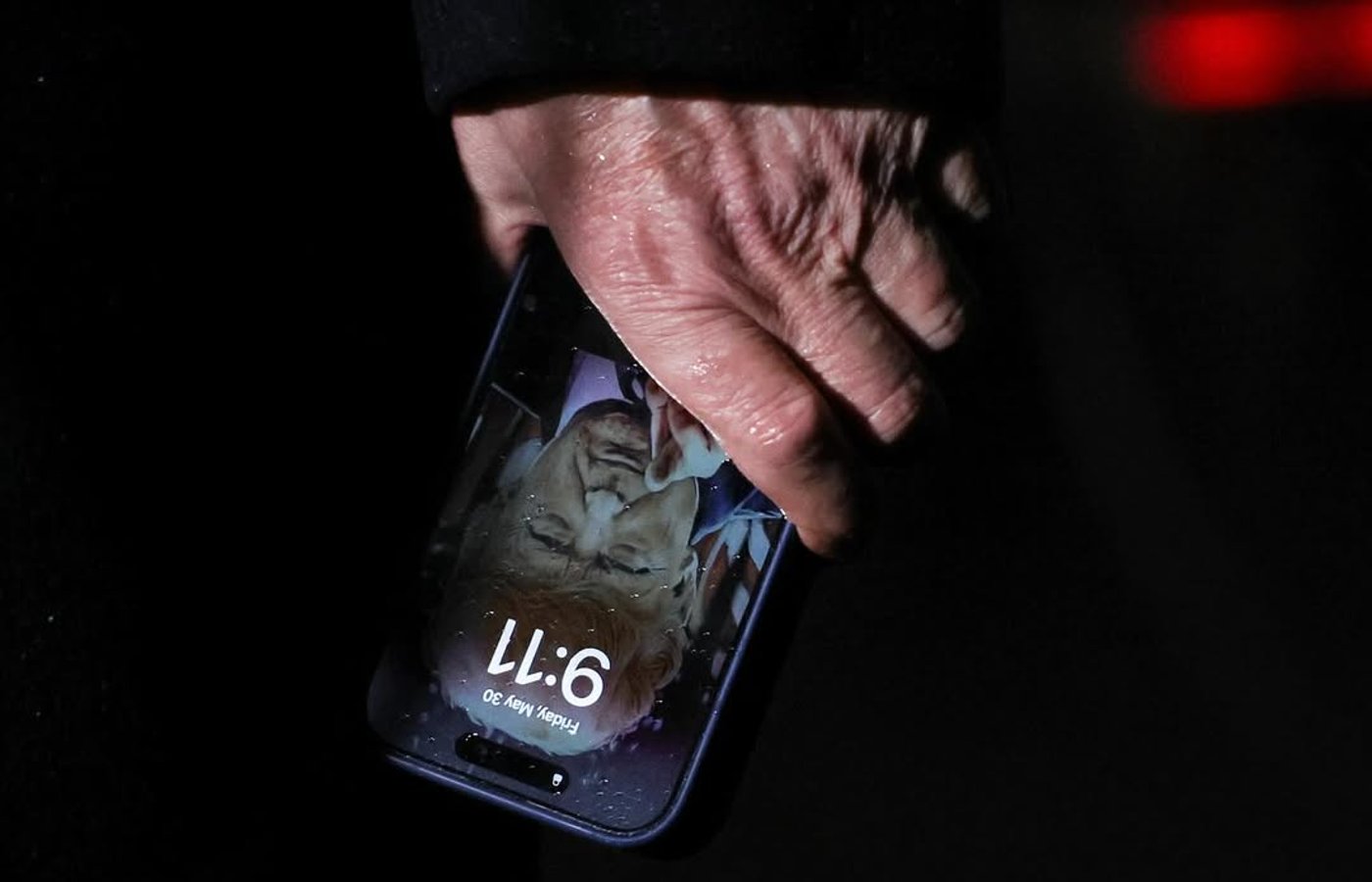 Трамп телефон фото