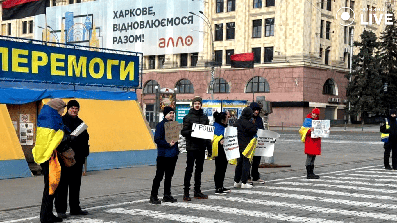В Харькове прошла мирная акция "Деньги на ВСУ" — как реагируют власти на призывы украинцев