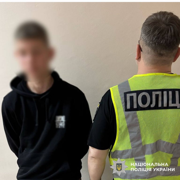 Підлітки у Києві побили військового на Гідропарку 18 квітня