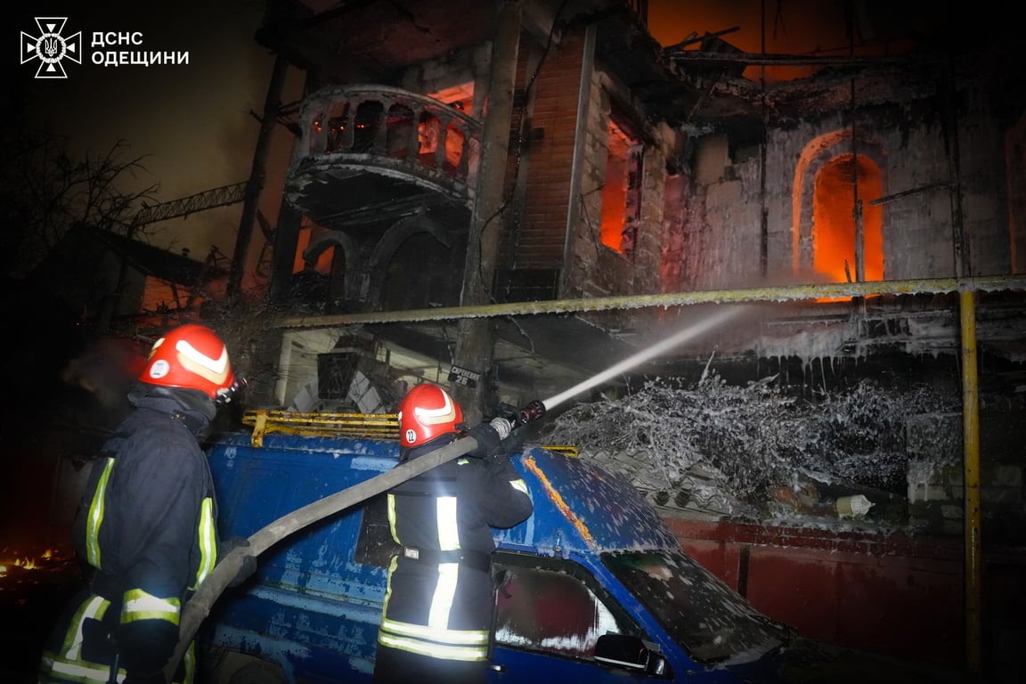 Під Одесою згорів триповерховий будинок — фото та відео наслідків - фото 5