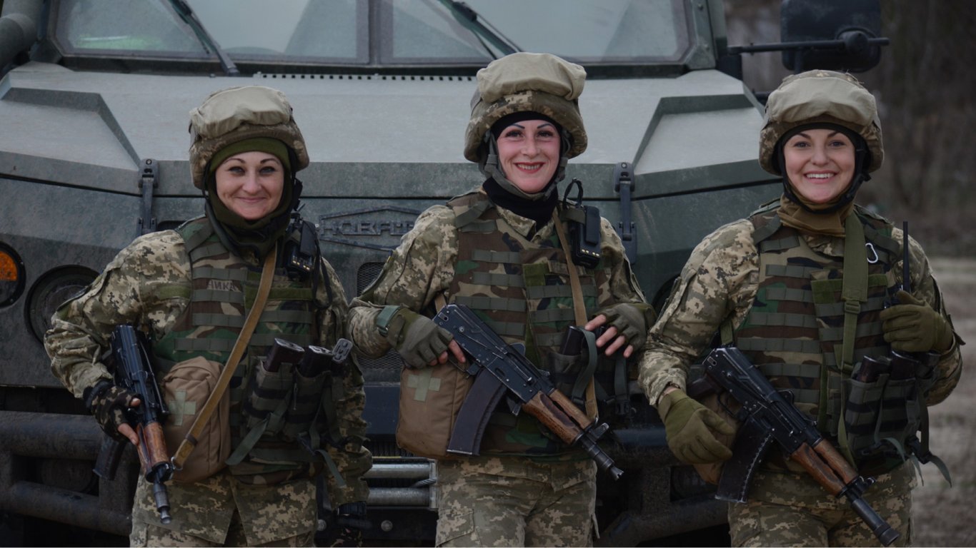 Сколько украинских женщин воюют на фронте — в Минобороны озвучили цифры