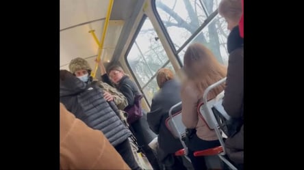Мобілізаційні рейди — пасажири вигнали ТЦК з одеського трамвая - 290x166