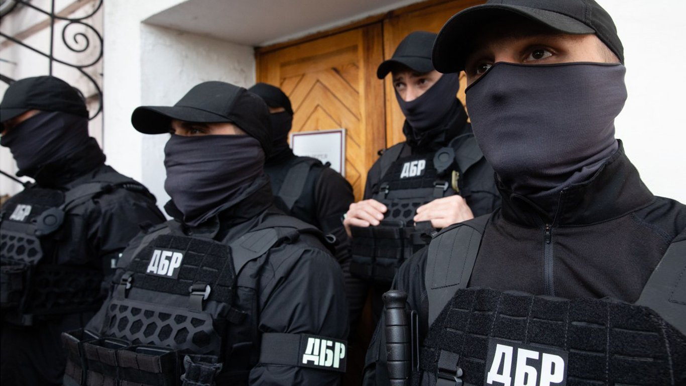 ГБР объявило подозрение предателю, преследовавшему активистов в Крыму