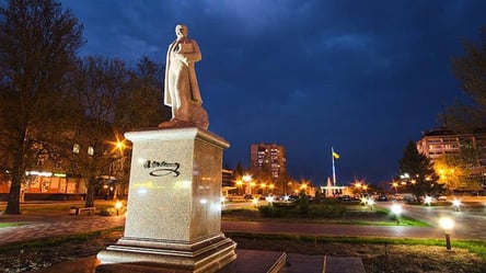 В Мелитополе российские оккупанты демонтировали памятник Шевченку - 285x160