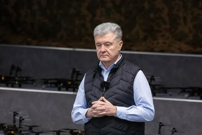 Проти Порошенка ввели санкції - що це означає