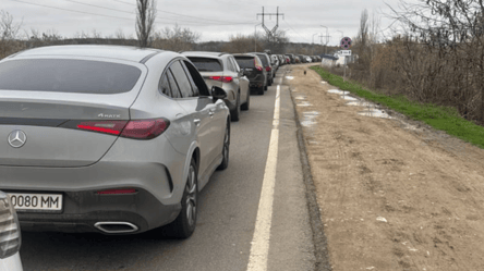 Затори й туман на трасі Одеса-Рені — що відбувається на кордонах - 290x166