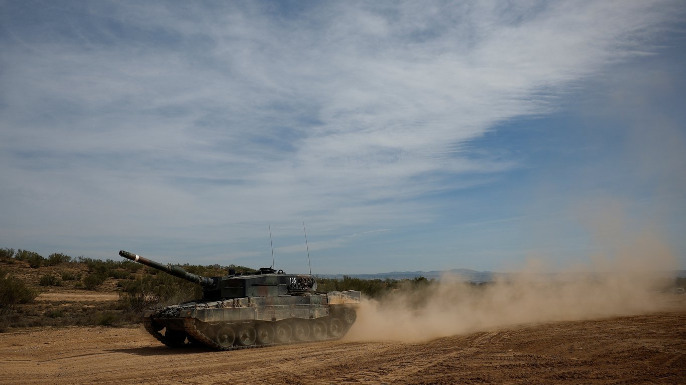 Швеция передаст Украине танки Leopard и средства ПВО: в каком количестве