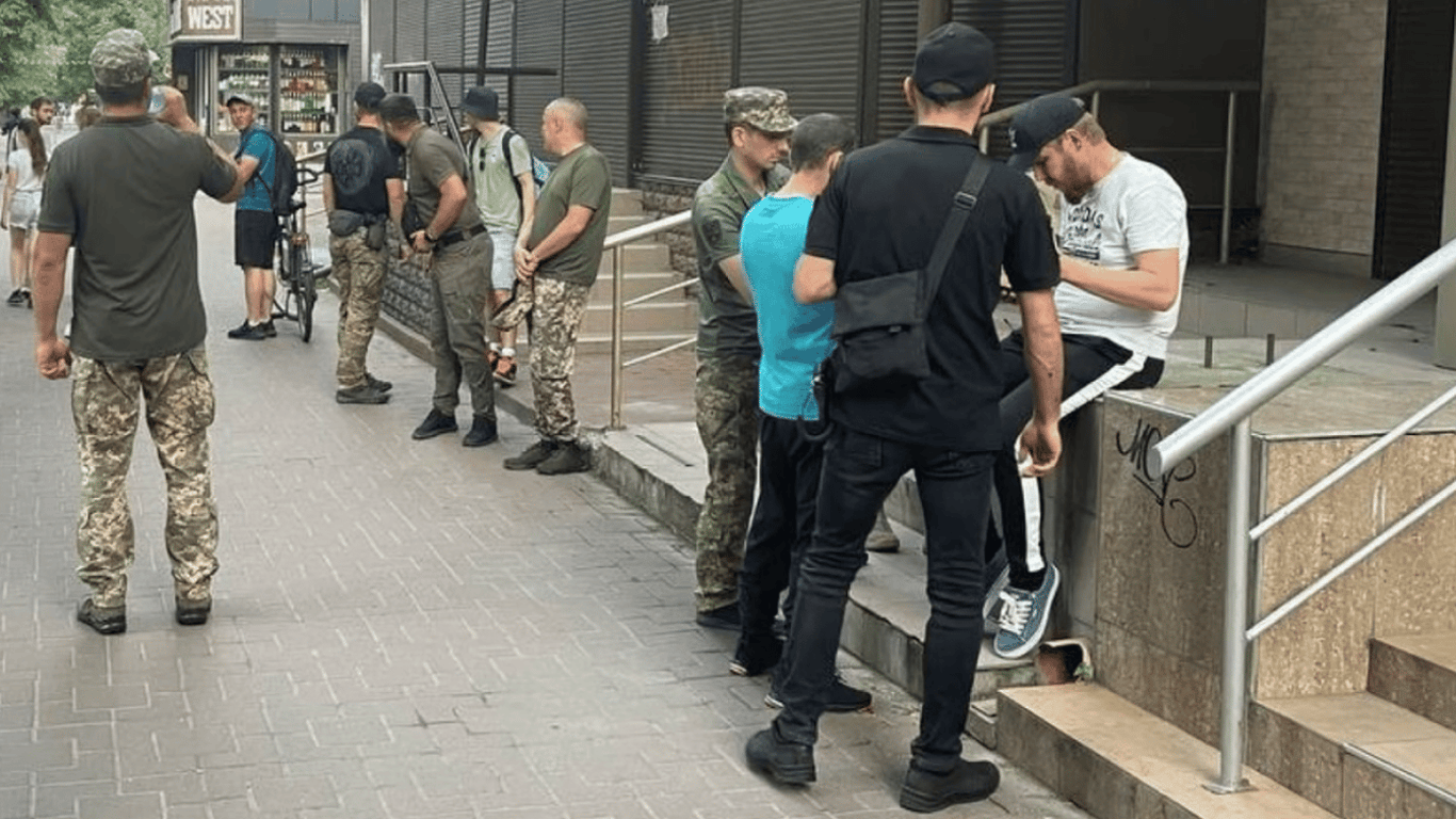 Кабмін затвердив форму посвідчення особи, уповноваженої вручати повістки