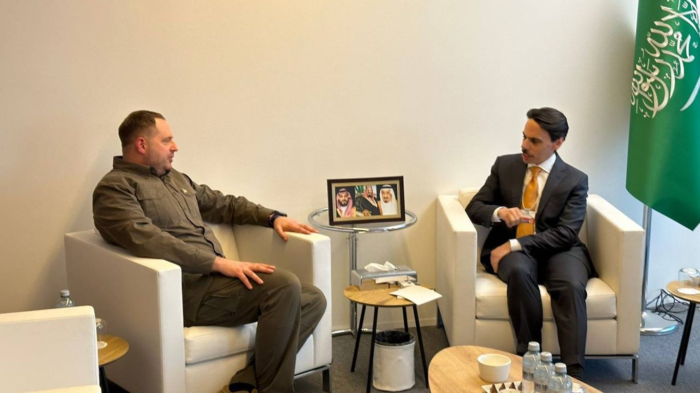 Глава Офиса Президента Ермак встретился с главой МИД Саудовской Аравии — о чем говорили