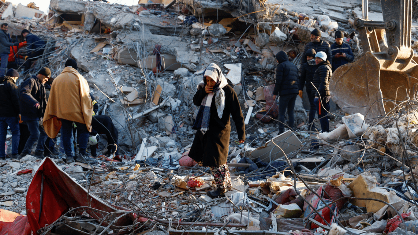 Число погибших в результате землетрясения в Турции пересекло отметку в 9 тысяч