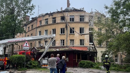 Мэр Львова показал результаты реконструкции дома, куда в прошлом году попала ракета - 290x160