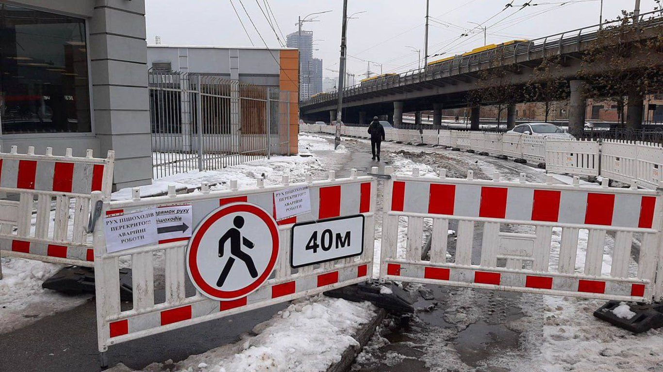 Проседание грунта в Киеве — руководство метро прокомментировало ситуацию на "Демеевке"