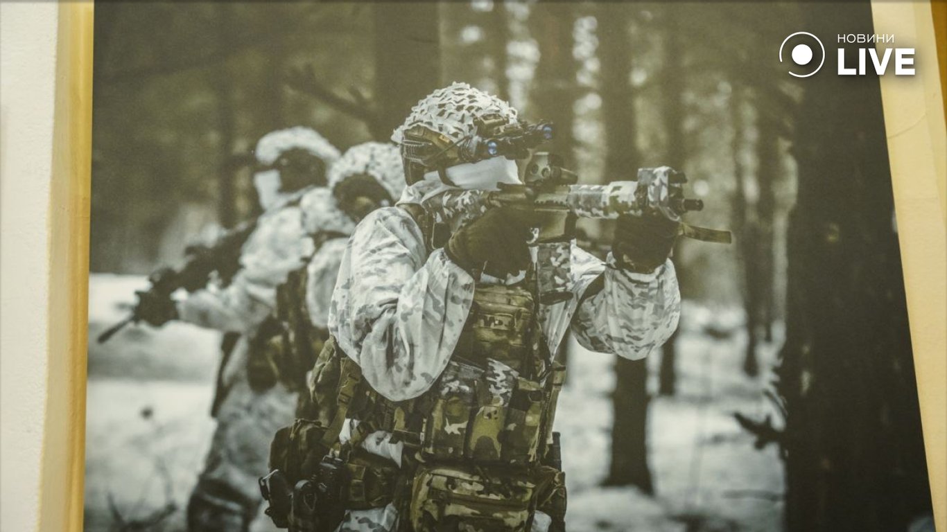 Фотовиставка ГУР МО у Києві 22 травня