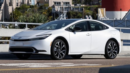 Toyota доказала преимущества гибридов над электромобилями — подробности - 285x160