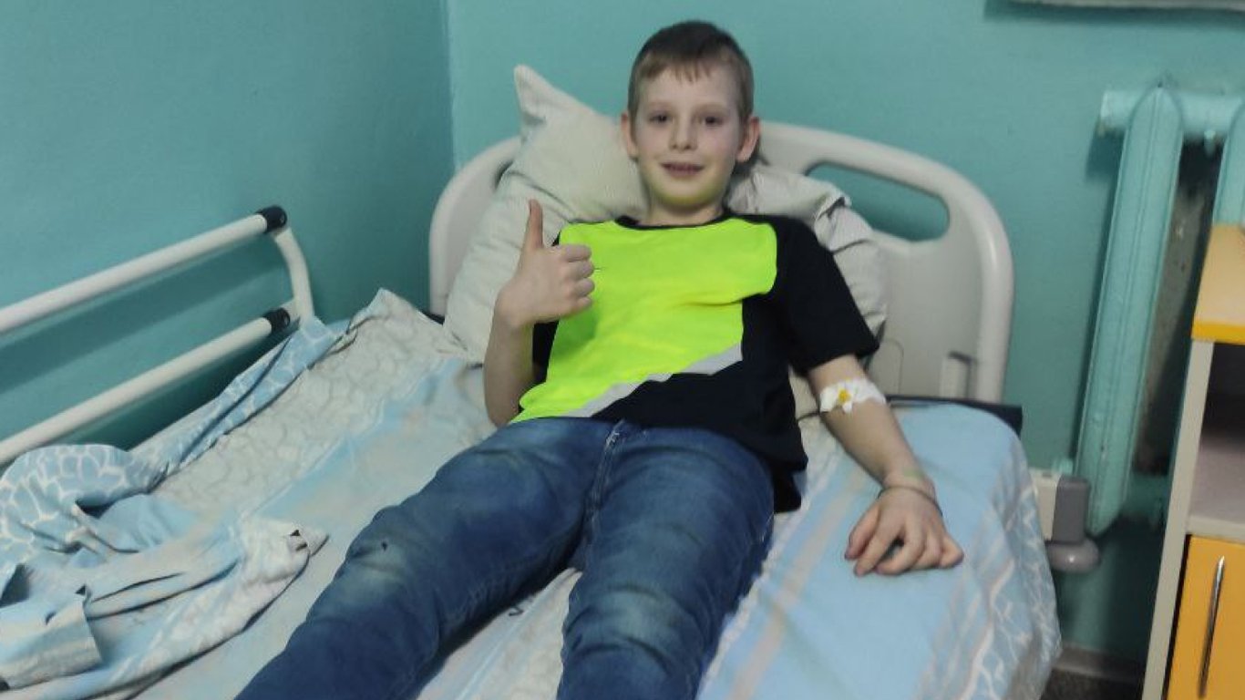 На Київщині лікарі врятували хлопчика, який проковтнув бойовий патрон