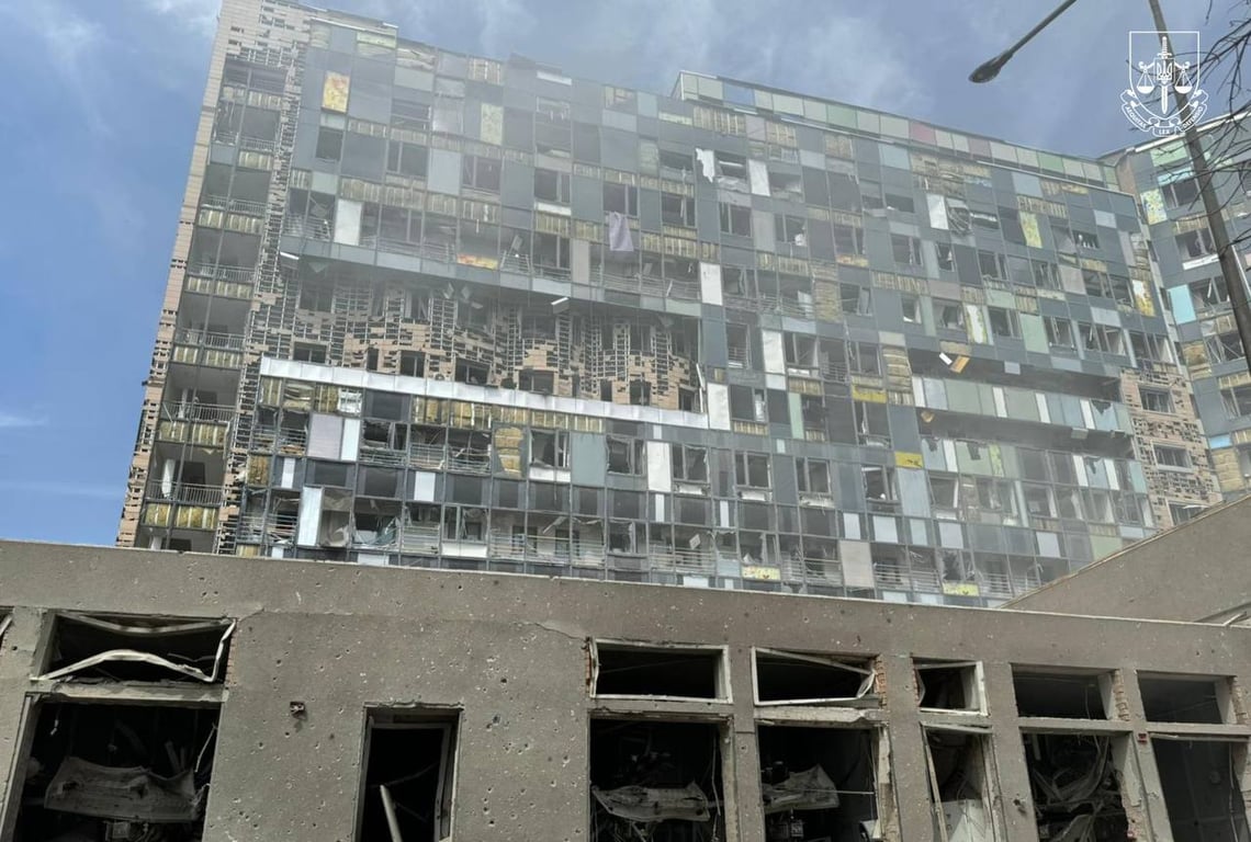 Последствия российского удара по "Охматдету" в Киеве 8 июля