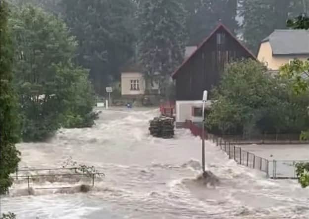 Затоплені після зливи вулиці Чехії