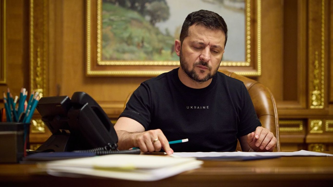 Зеленський підписав закон про акцизну е-марку: як це вплине на бюджет країни