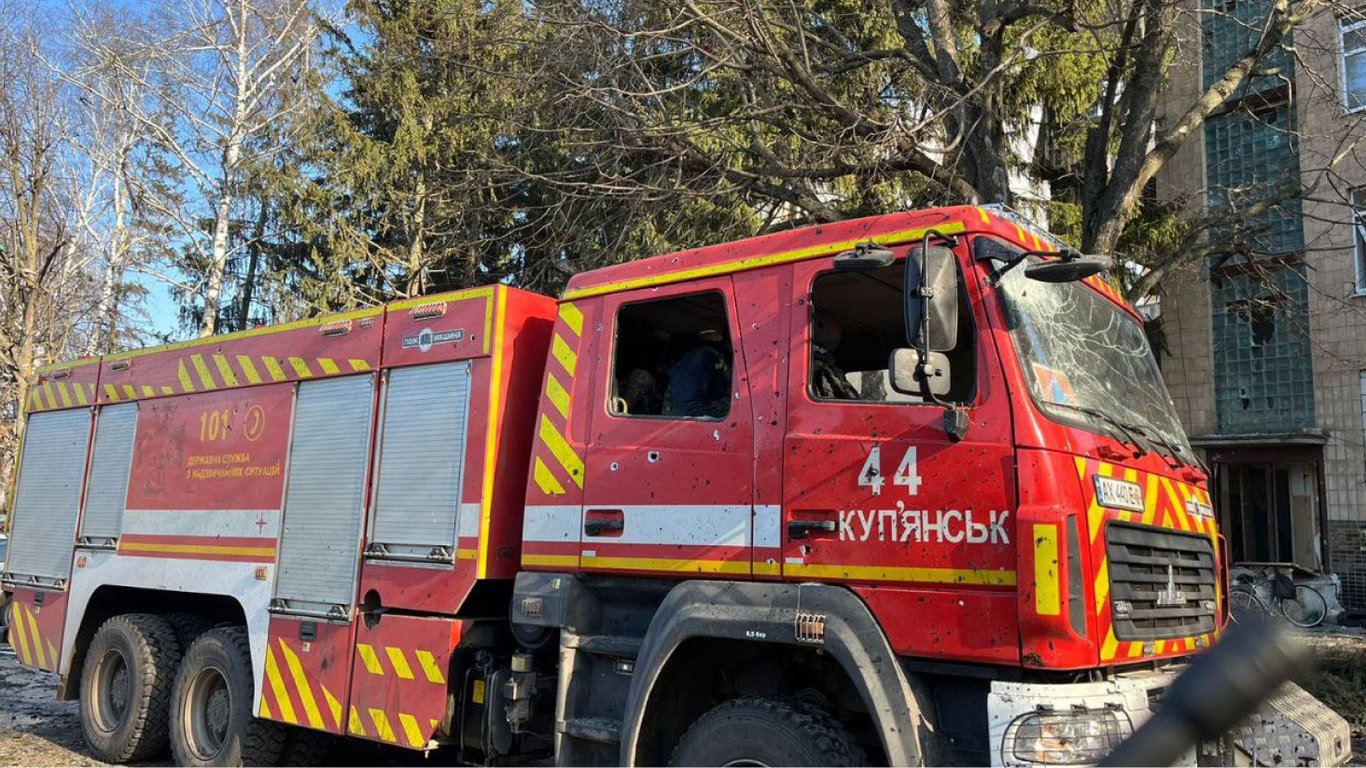 Обстріл Харківщини: окупанти вдарили снарядами по рятувальниках, які шукали під завалами людей