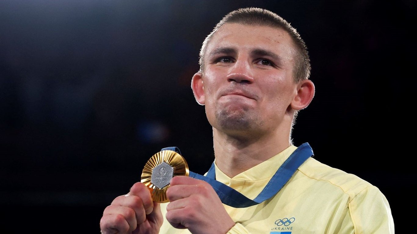 Олександр Хижняк виграв золото у боксі на Олімпіаді-2024 — відео та фото нагородження