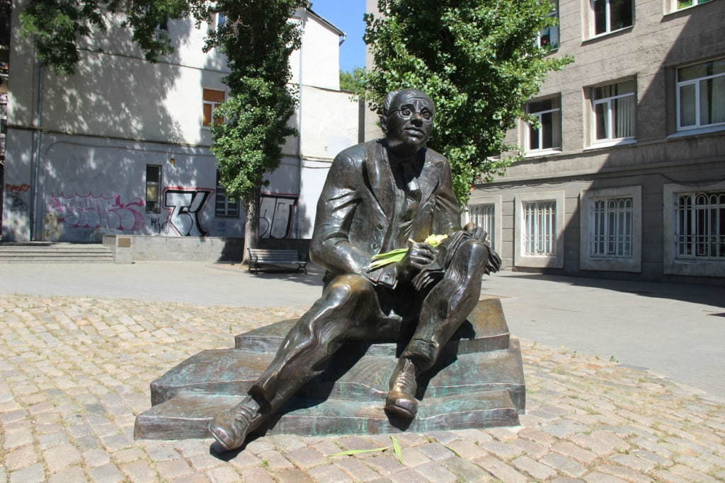Памятник Бабелю в Одессе