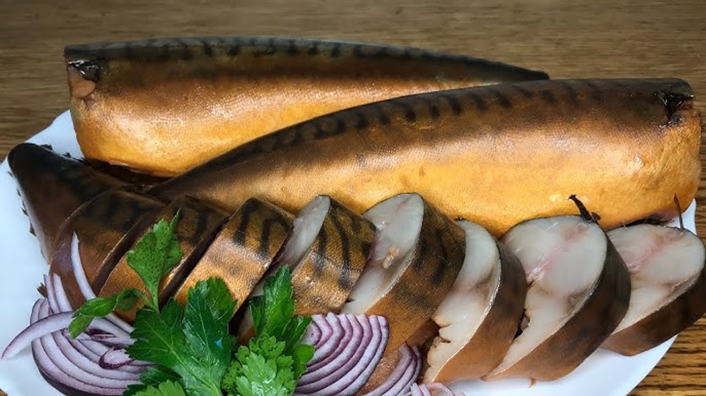 Копчена скумбрія у пляшці - як готувати